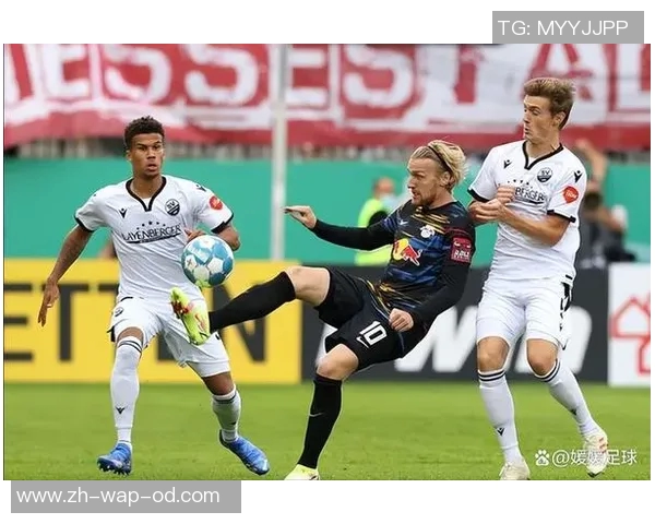 桑德豪VS对手的激烈较量揭示了足球战术的深层次博弈与团队协作的重要性 桑德豪VS对手的激烈较量揭示了足球战术的深层次博弈与团队协作的重要性